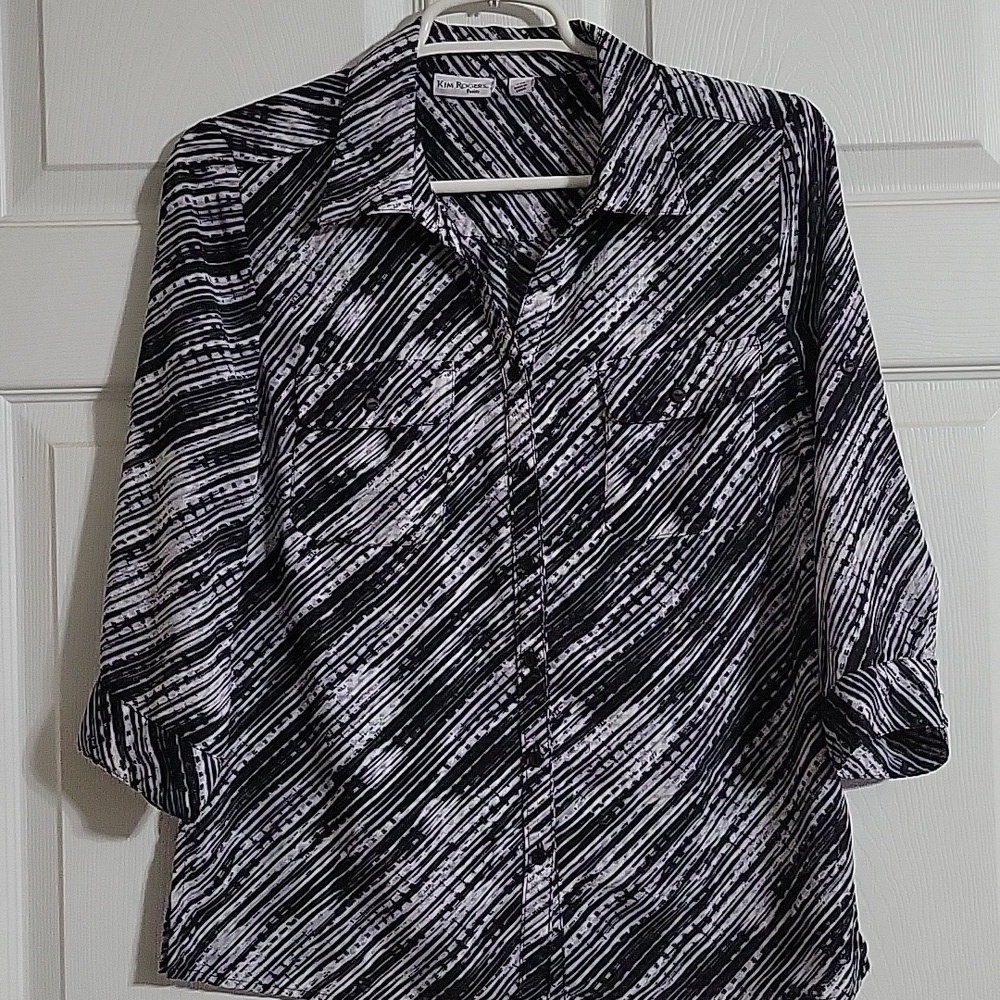 Kim Rogers Women's V Neck Collar Black White 3/4 Tab Sleeve Button Front Top PM